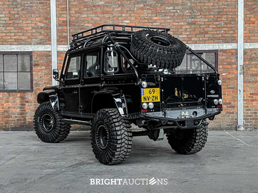 Land Rover Defender 2.5 TD5 110 SW G4 122hp 2004 (Original-NL), 69-NV-ZH (James Bond)
