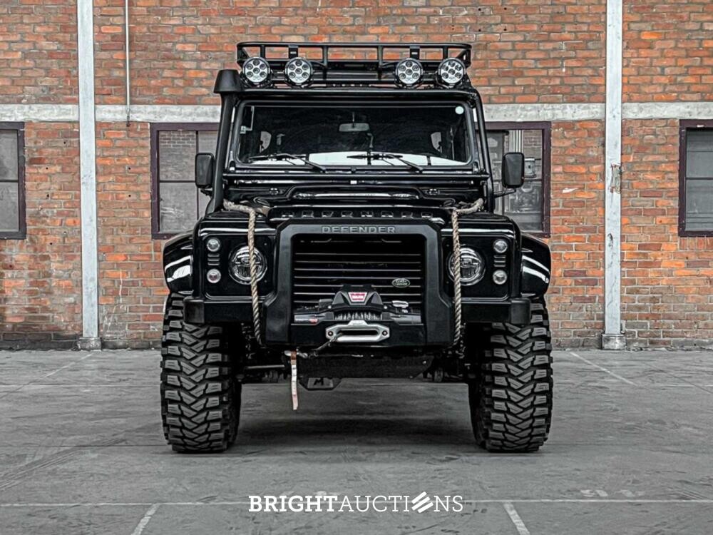 Land Rover Defender 2.5 TD5 110 SW G4 122hp 2004 (Original-NL), 69-NV-ZH (James Bond)
