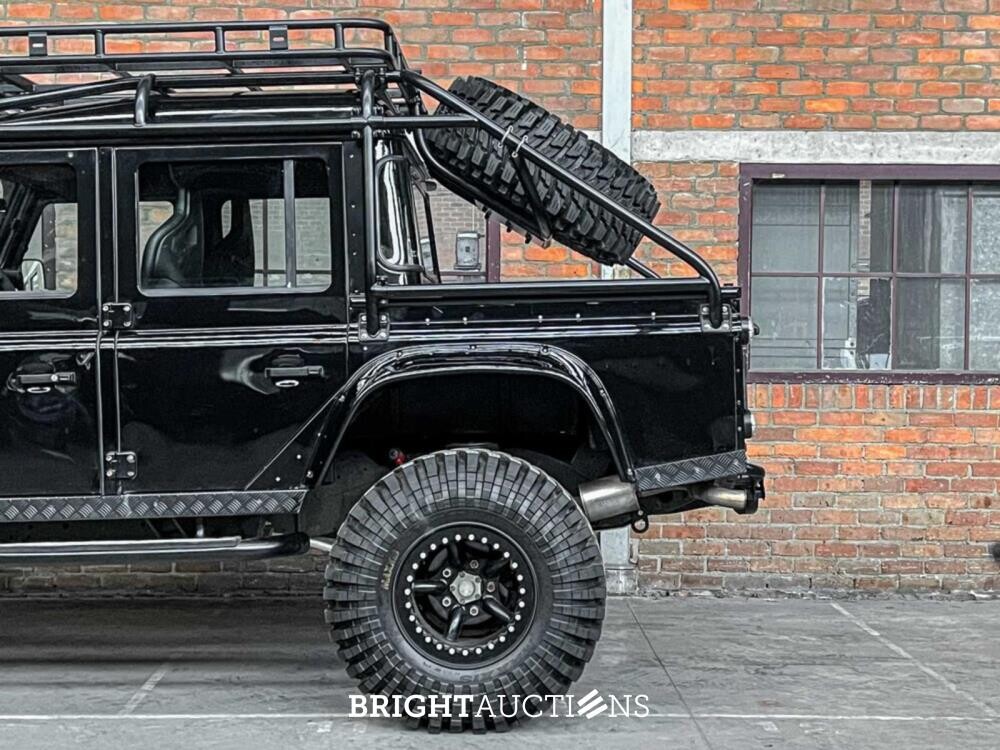 Land Rover Defender 2.5 TD5 110 SW G4 122hp 2004 (Original-NL), 69-NV-ZH (James Bond)

