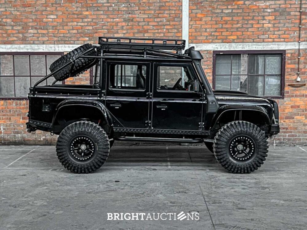 Land Rover Defender 2.5 TD5 110 SW G4 122hp 2004 (Original-NL), 69-NV-ZH (James Bond)
