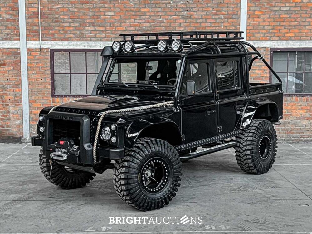 Land Rover Defender 2.5 TD5 110 SW G4 122hp 2004 (Original-NL), 69-NV-ZH (James Bond)
