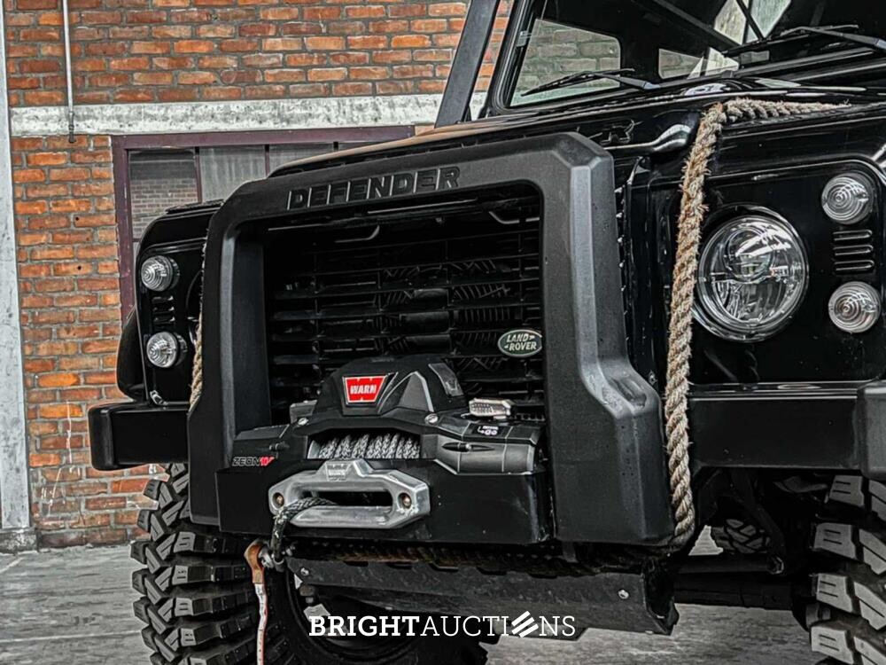 Land Rover Defender 2.5 TD5 110 SW G4 122hp 2004 (Original-NL), 69-NV-ZH (James Bond)
