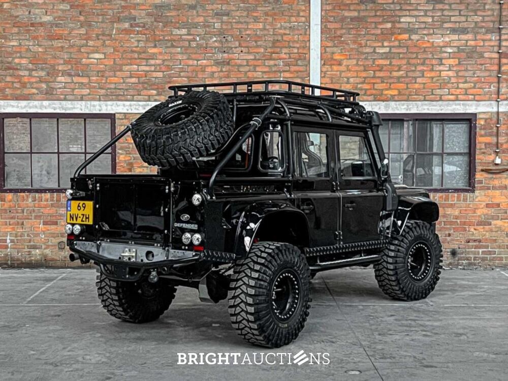 Land Rover Defender 2.5 TD5 110 SW G4 122hp 2004 (Original-NL), 69-NV-ZH (James Bond)
