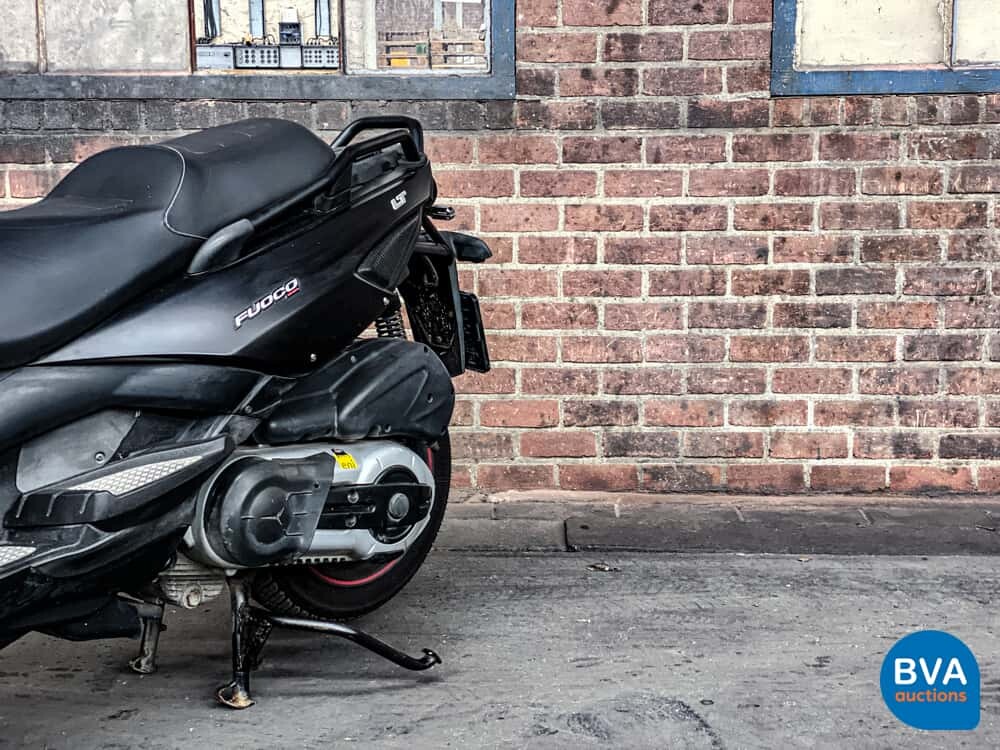 Gilera Fuoco 500 Scooter 39pk 2013, LT VOETREM, ZK-361-F