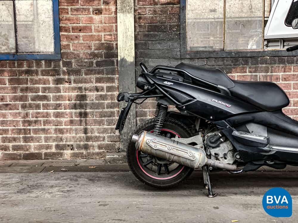 Gilera Fuoco 500 Scooter 39pk 2013, LT VOETREM, ZK-361-F