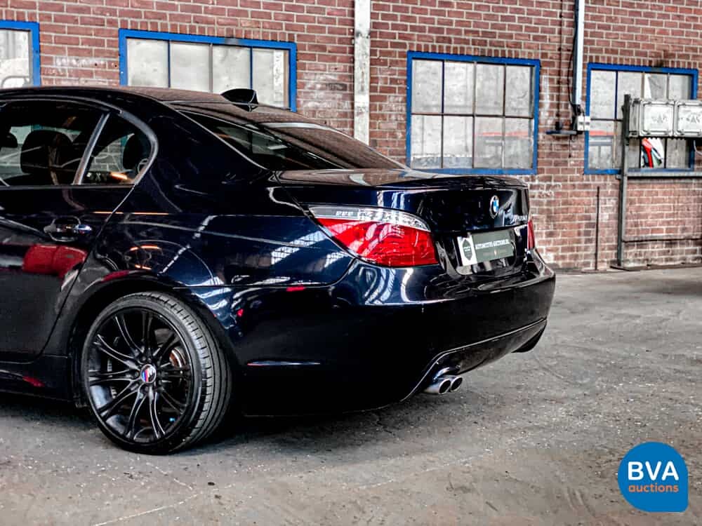 BMW 530i High Executive E60 231pk 5-Serie 2005 -YOUNGTIMER-