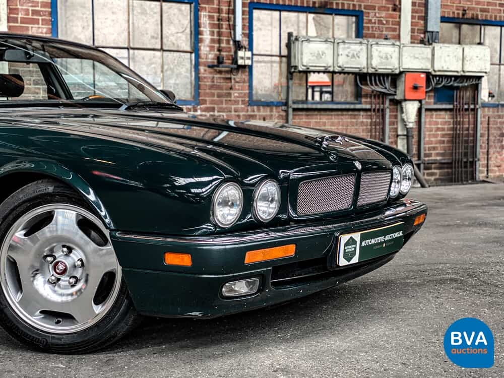 Jaguar XJR 4.0 Supercharged 320pk X300 1995, 46-RF-DD