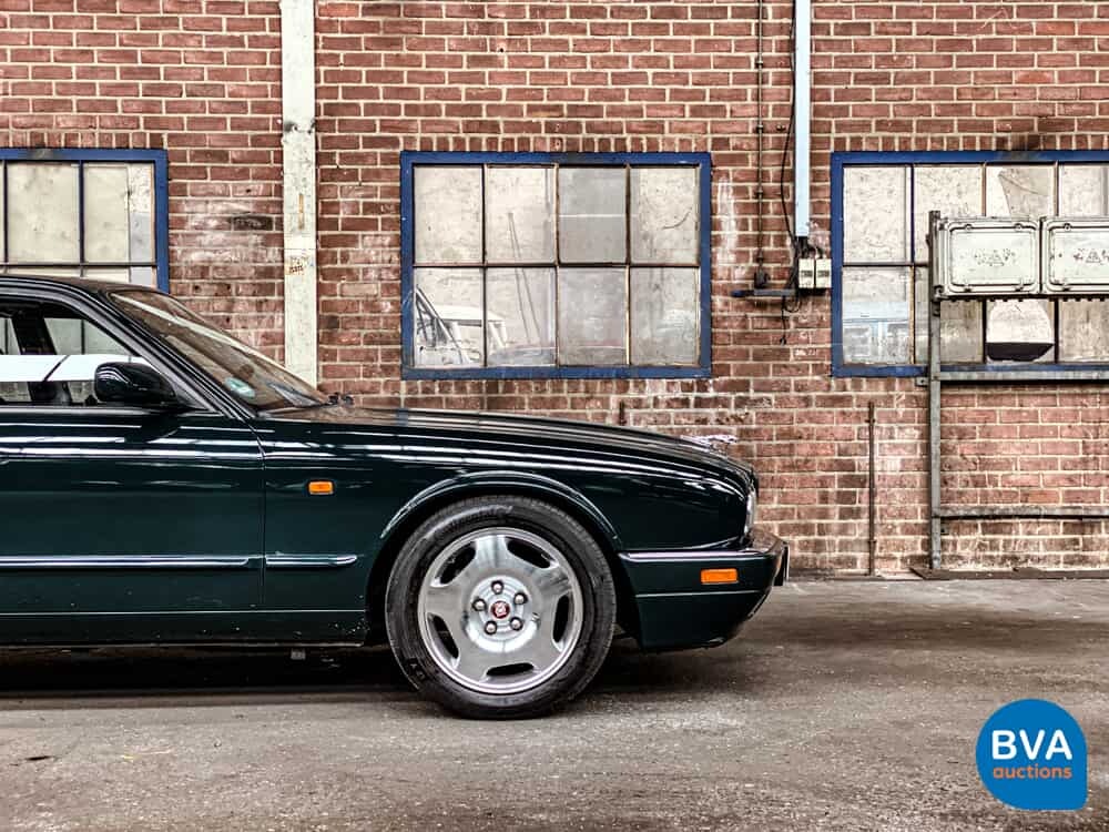 Jaguar XJR 4.0 Supercharged 320pk X300 1995, 46-RF-DD