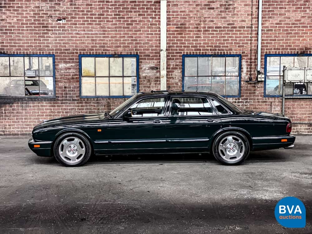 Jaguar XJR 4.0 Supercharged 320pk X300 1995, 46-RF-DD