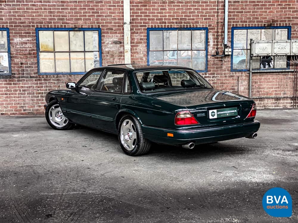 Jaguar XJR 4.0 Supercharged 320pk X300 1995, 46-RF-DD