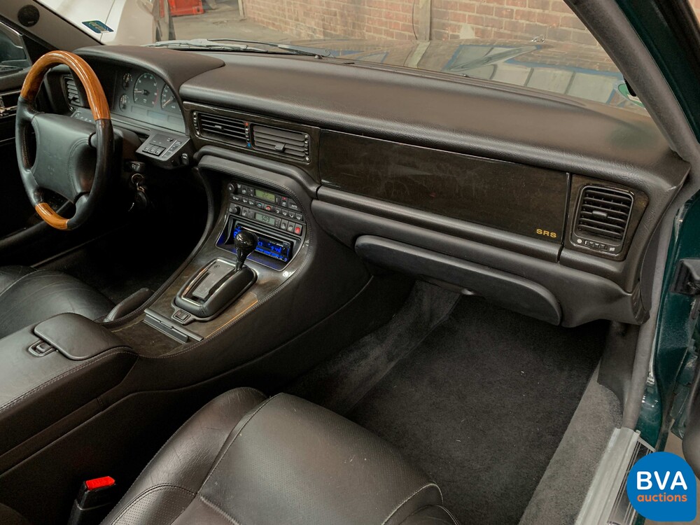 Jaguar XJR 4.0 Supercharged 320pk X300 1995, 46-RF-DD