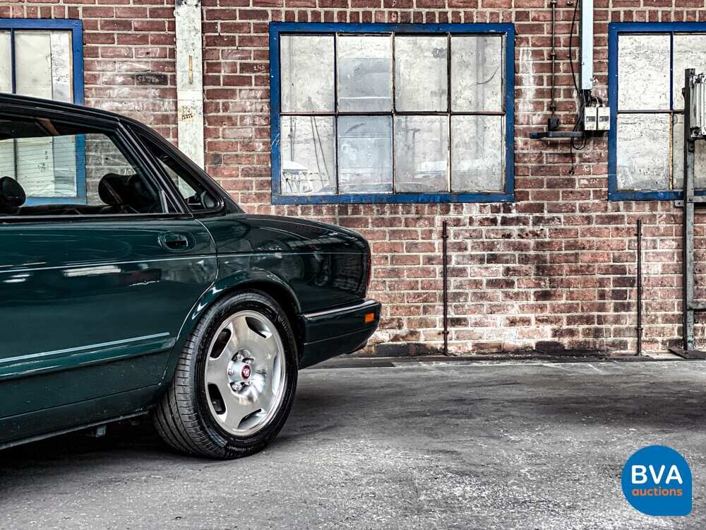 Jaguar XJR 4.0 Supercharged 320pk X300 1995, 46-RF-DD