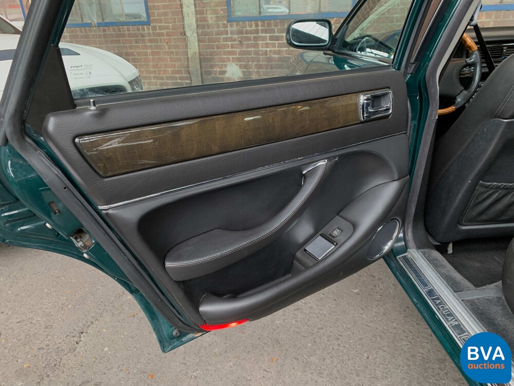 Jaguar XJR 4.0 Supercharged 320pk X300 1995, 46-RF-DD