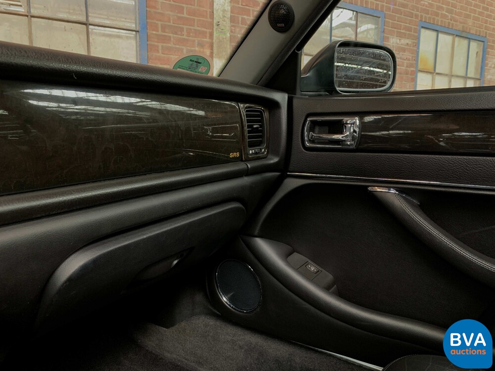 Jaguar XJR 4.0 Supercharged 320pk X300 1995, 46-RF-DD