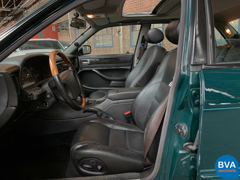Jaguar XJR 4.0 Supercharged 320pk X300 1995, 46-RF-DD