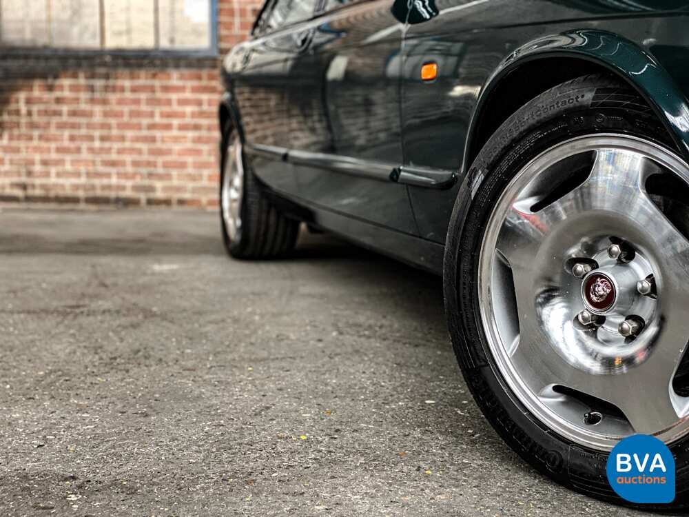 Jaguar XJR 4.0 Supercharged 320pk X300 1995, 46-RF-DD