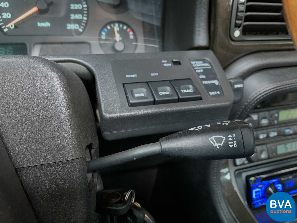 Jaguar XJR 4.0 Supercharged 320pk X300 1995, 46-RF-DD