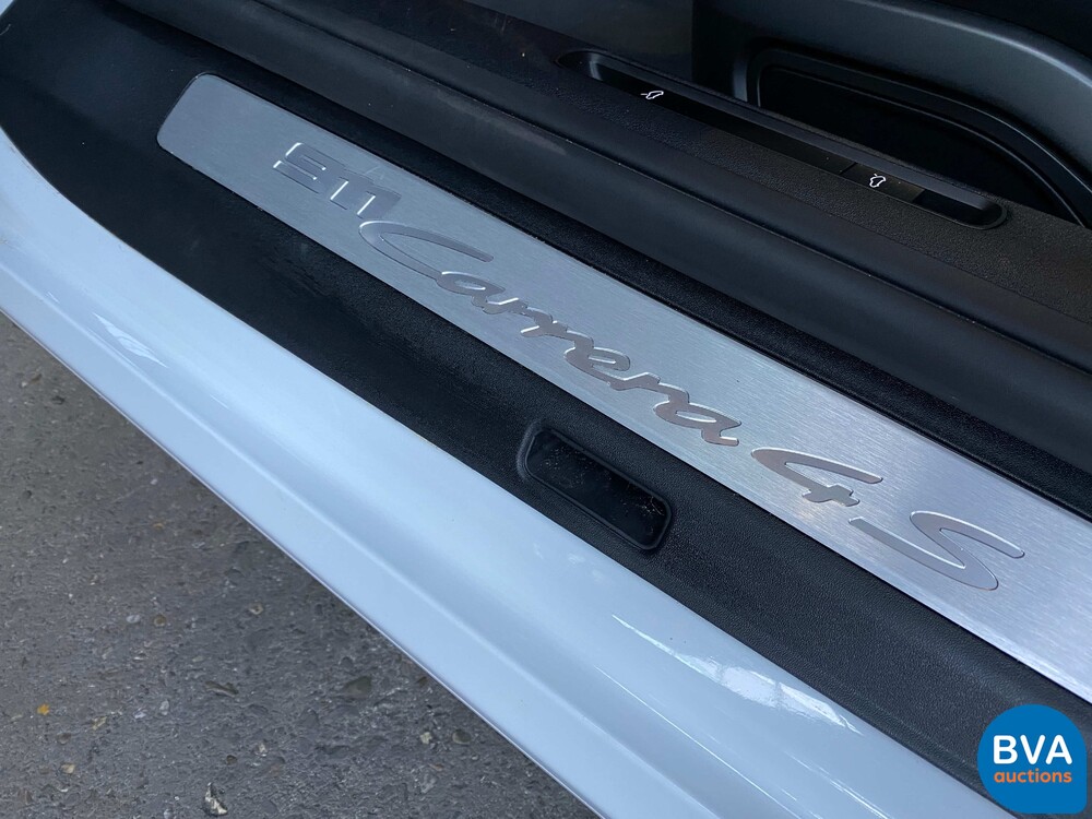 Porsche 911 992 Carrera 4S 3.0 450PS 2021 Garantie NW-Modell.