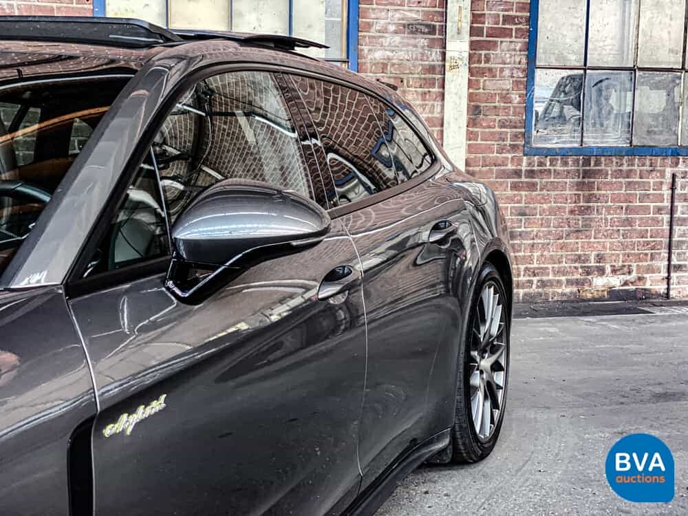 Porsche Panamera Sport Turismo 2.9 4 E-Hybrid 462pk 2018 Sport Chrono Plug-In Hybride, H-318-HT