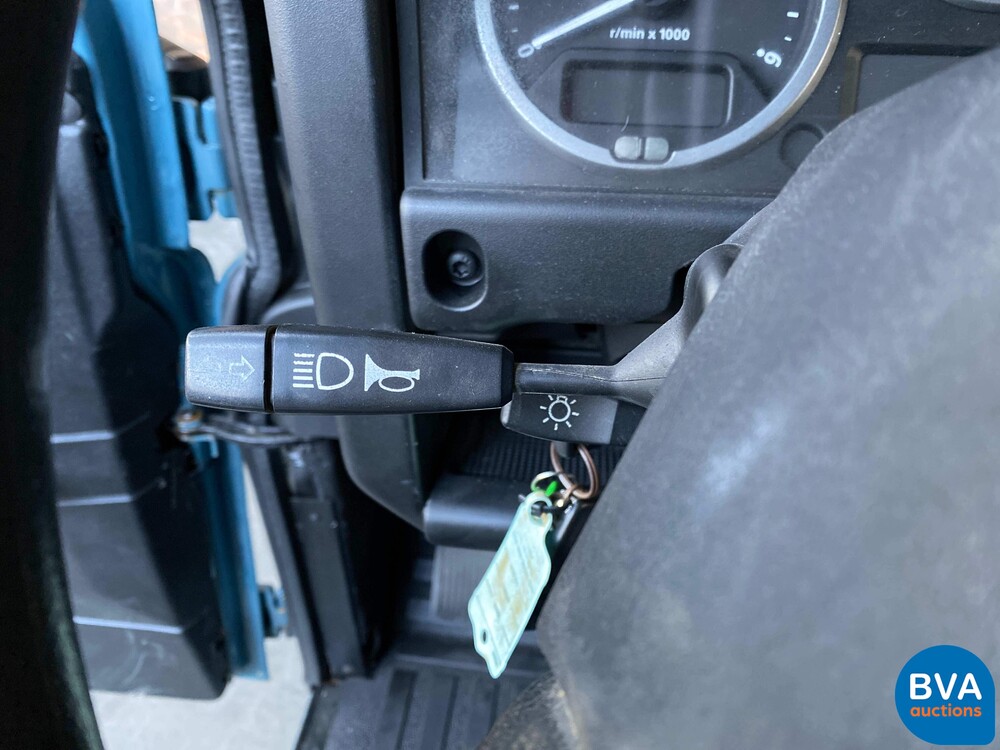 Land Rover Defender Pick-Up FX4 Grijs kenteken 122pk 2015, VHD-72-F