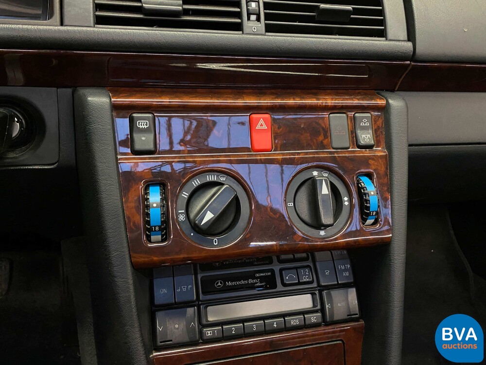 Mercedes-Benz E200 cabriolet W124 C 1995