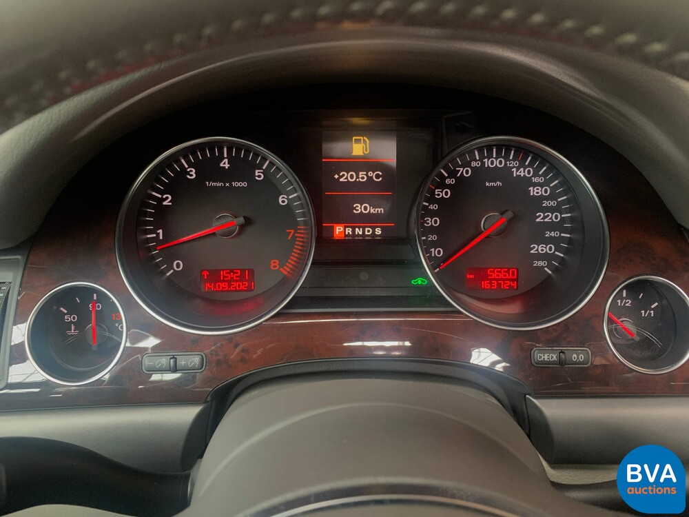 Audi A8 3.7 Quattro Exclusive 280pk 2003, SB-104-T