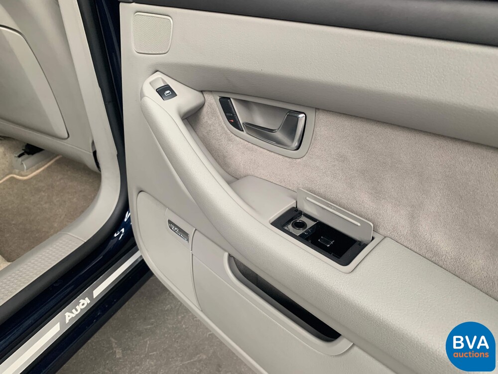Audi A8 3.7 Quattro Exclusive 280pk 2003, SB-104-T