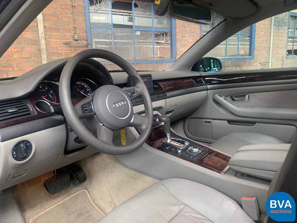 Audi A8 3.7 Quattro Exclusive 280pk 2003, SB-104-T