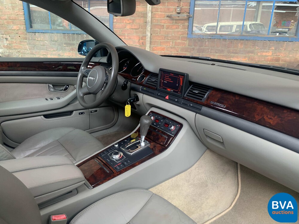 Audi A8 3.7 Quattro Exclusive 280pk 2003, SB-104-T