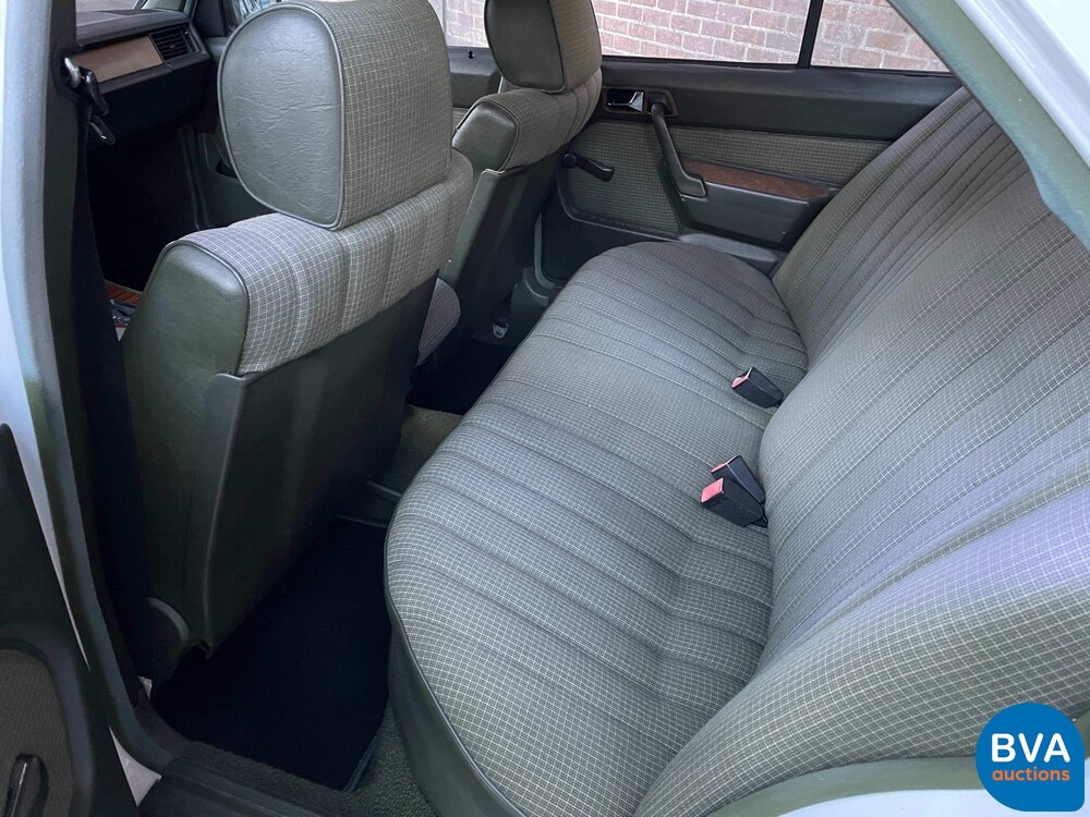 Mercedes-Benz 190E 102pk W201 1986, 13-JHX-2