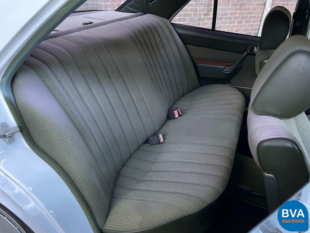 Mercedes-Benz 190E 102pk W201 1986, 13-JHX-2