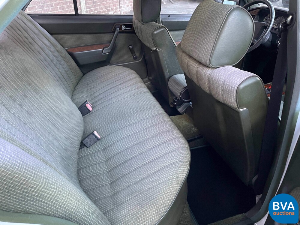 Mercedes-Benz 190E 102pk W201 1986, 13-JHX-2