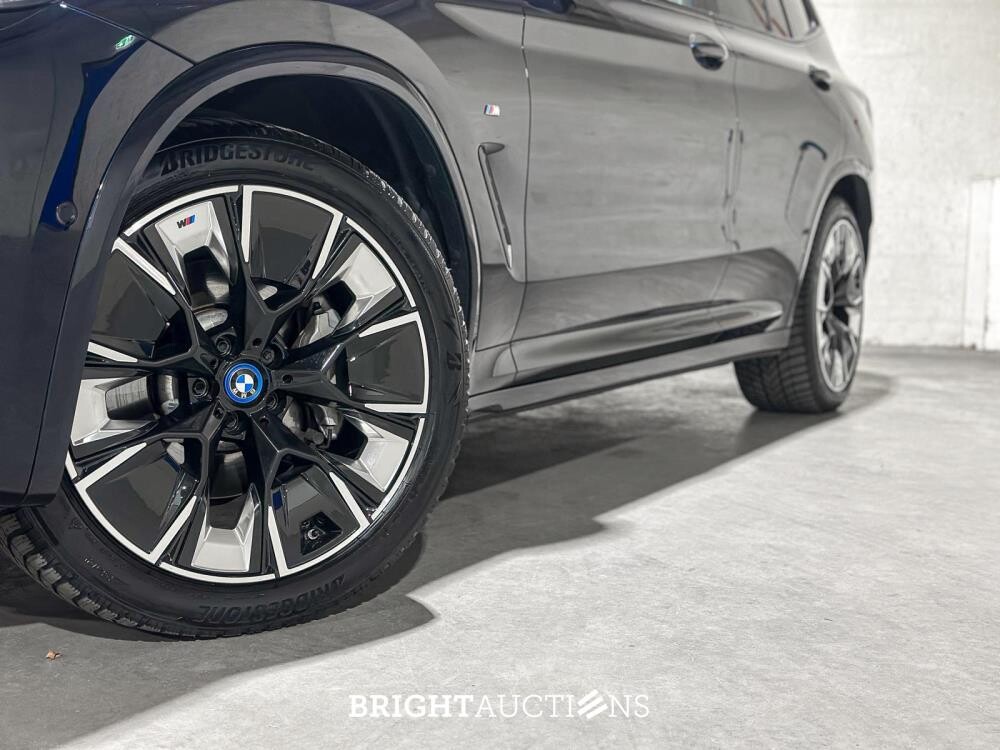 BMW iX3 80kWh Executive T-765-FX 