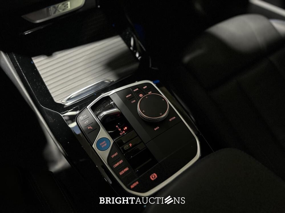 BMW iX3 80kWh Executive T-765-FX 