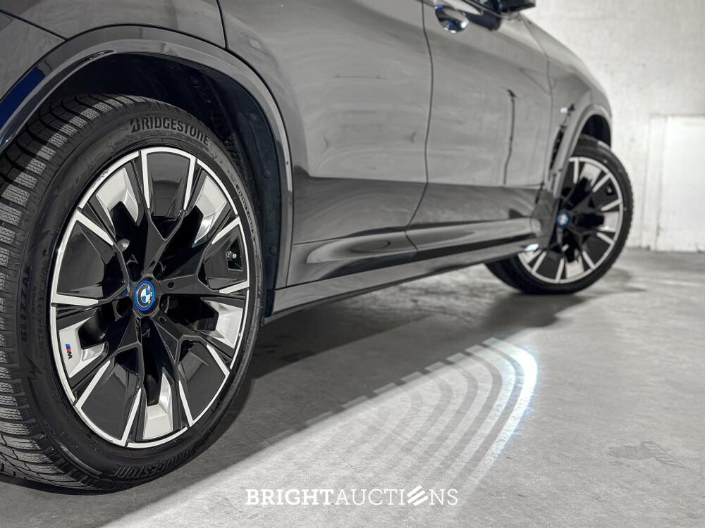 BMW iX3 80kWh Executive T-765-FX 