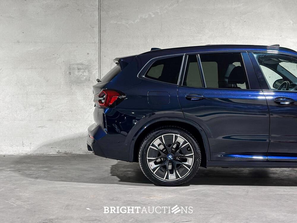 BMW iX3 80kWh Executive T-765-FX 