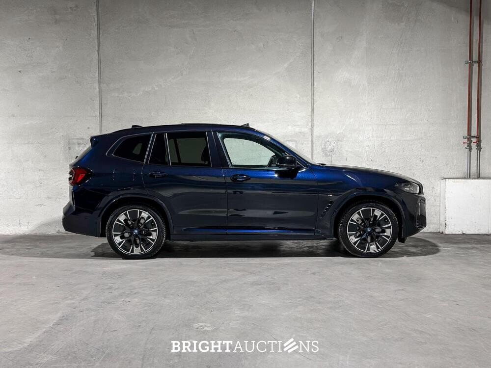 BMW iX3 80kWh Executive T-765-FX 