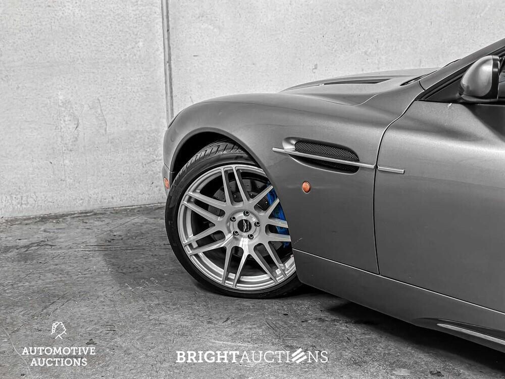 Aston Martin Vanquish 5.9 V12 466hp 2003
