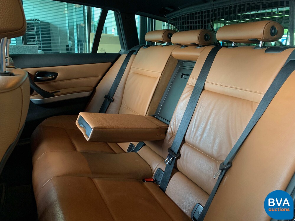 BMW 330i Touring Carbon Sport Edition M-Sport 3er 272pk 2011 -Original NL-, 36-SNZ-4.