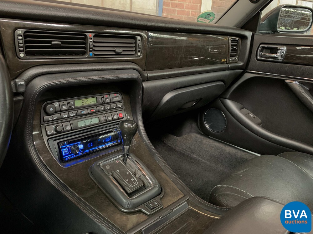 Jaguar XJR4.0 Kompressor 320 PS X300 1995, 46-RF-DD.