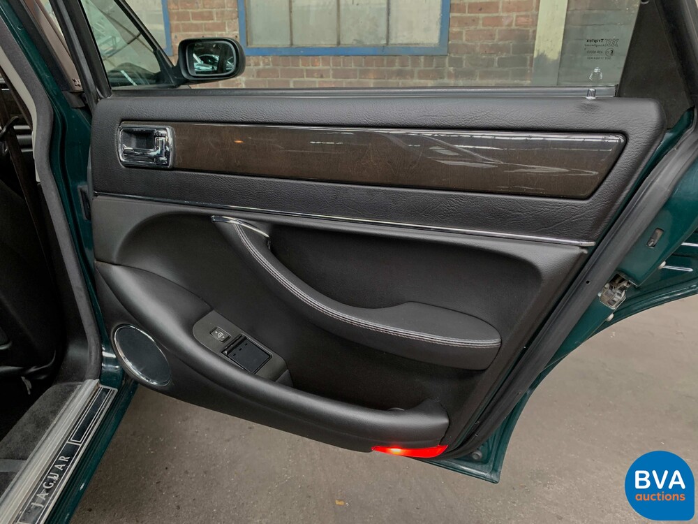 Jaguar XJR4.0 Kompressor 320 PS X300 1995, 46-RF-DD.