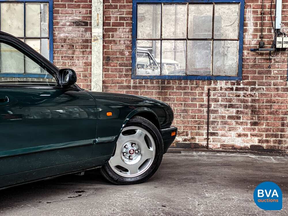 Jaguar XJR4.0 Kompressor 320 PS X300 1995, 46-RF-DD.