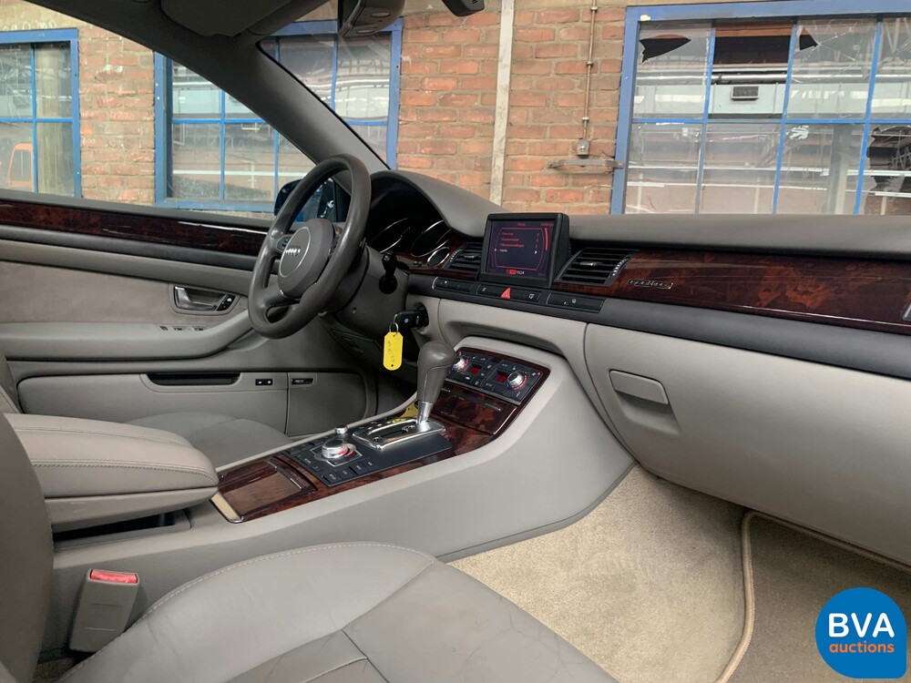 Audi A8 3.7 Quattro Exclusive 280 PS 2003, SB-104-T.