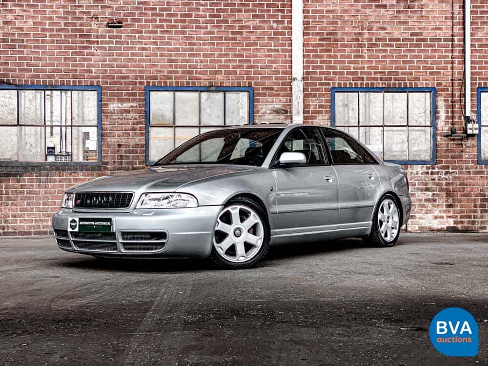 Audi S4 2.7 V6 Quattro Biturbo 265 PS 2002.
