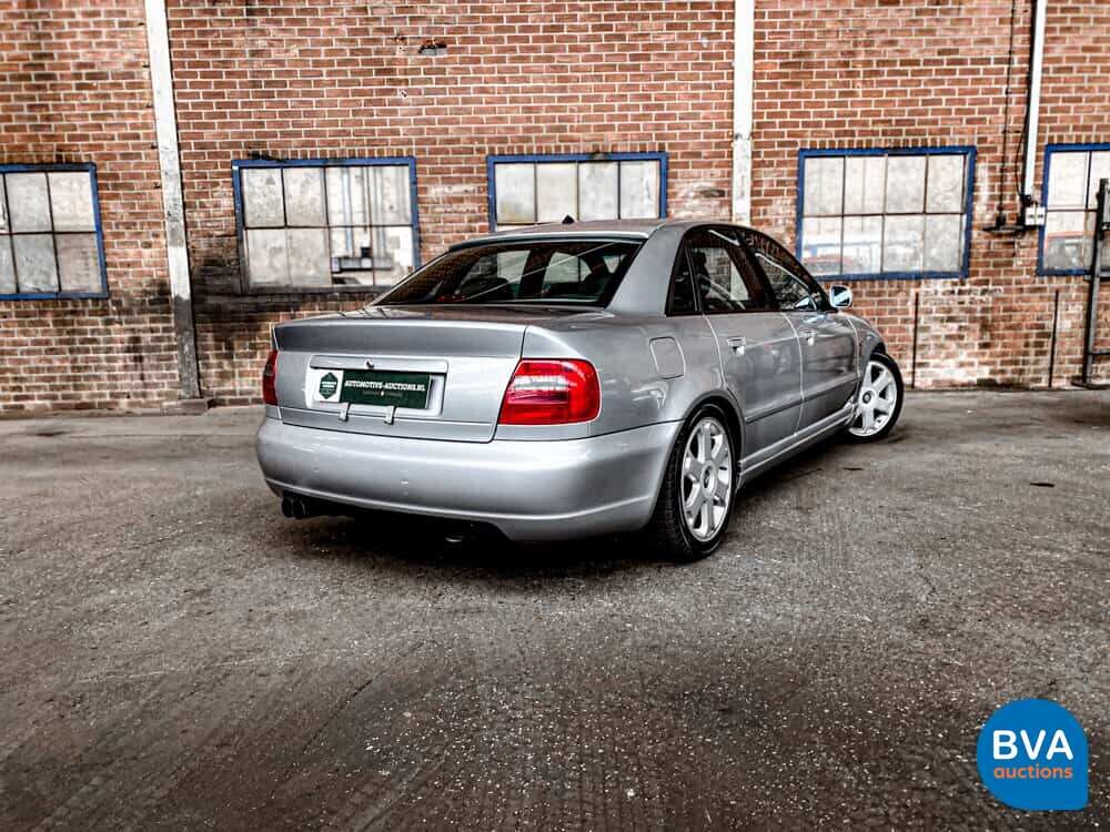 Audi S4 2.7 V6 Quattro Biturbo 265 PS 2002.