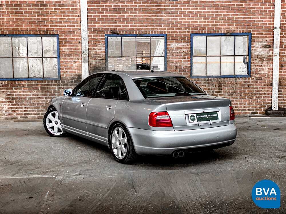 Audi S4 2.7 V6 Quattro Biturbo 265 PS 2002.