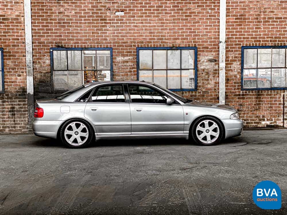 Audi S4 2.7 V6 Quattro Biturbo 265 PS 2002.