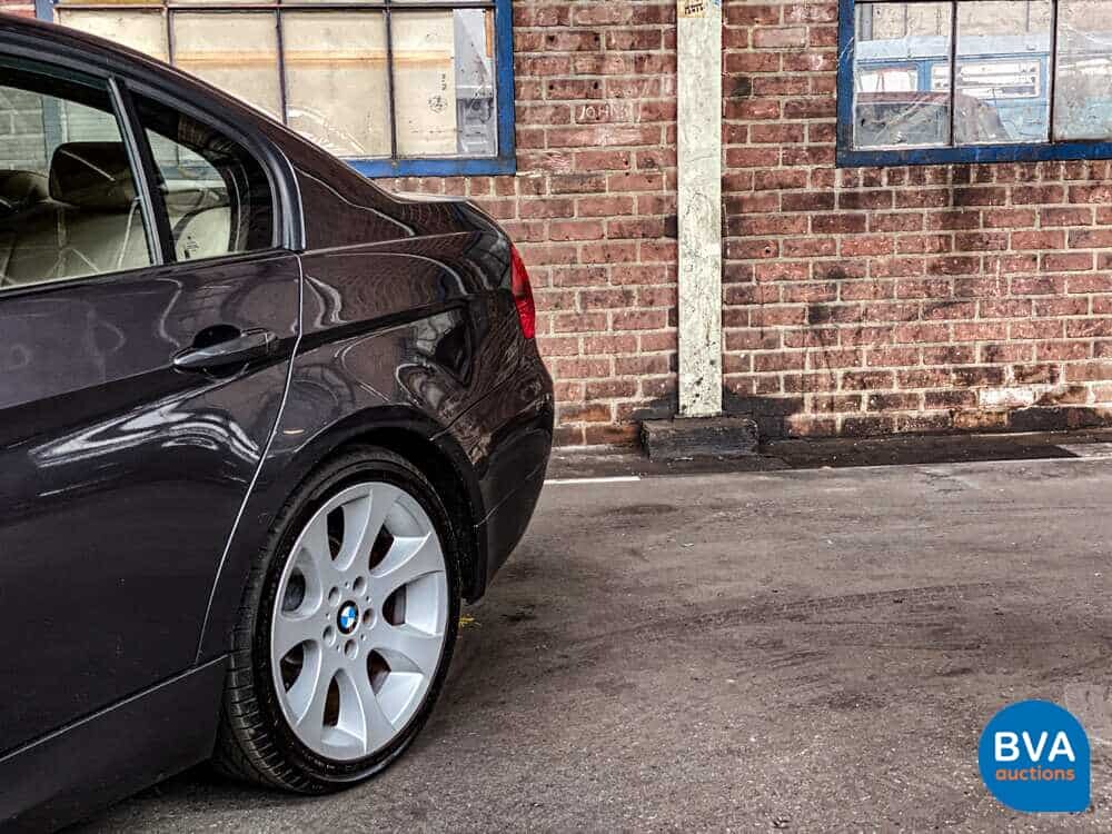 BMW 320i 3er Dynamic Executive 150pk 2005 -Original NL-, 72-RK-ZG.