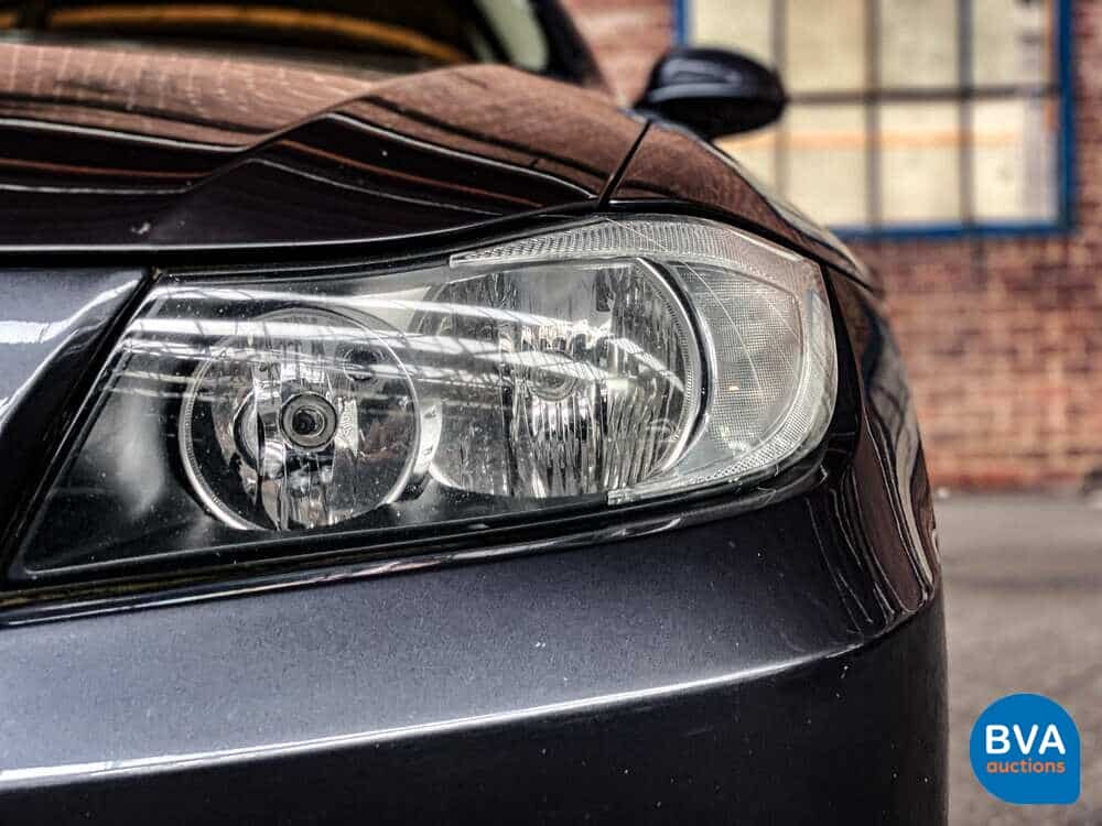 BMW 320i 3er Dynamic Executive 150pk 2005 -Original NL-, 72-RK-ZG.