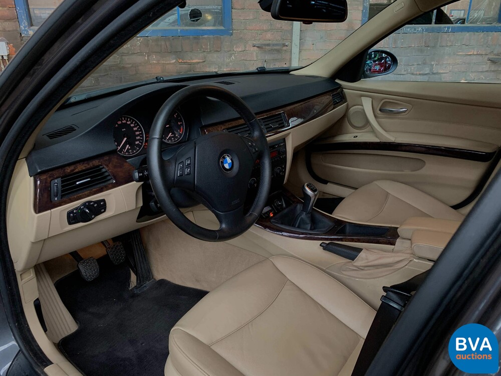 BMW 320i 3er Dynamic Executive 150pk 2005 -Original NL-, 72-RK-ZG.